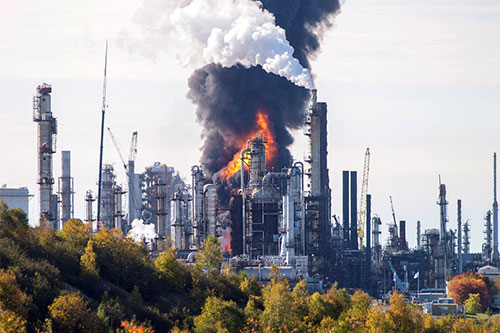 Explosión en la refinería más grande de Canadá Explosión en la refinería más grande de Canadá